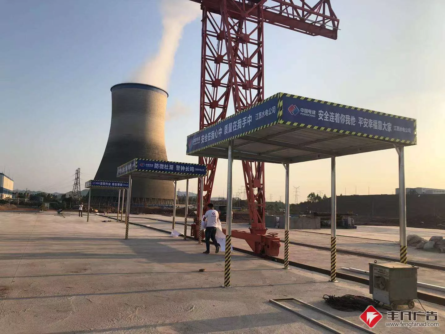 江西水电华能瑞金电厂二期施工钢筋加工防护棚.jpg